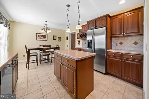 Kitchen - 2 Running Brook Ln, Newark, DE 19711 photo 4 of 5