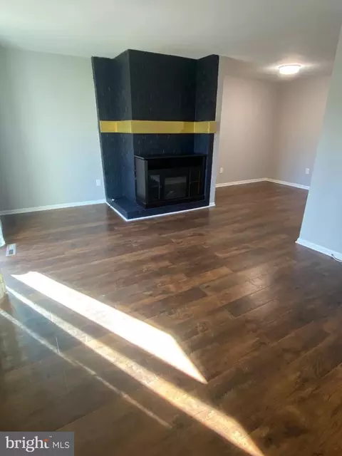 Living - 53 Bradley Dr, Newark, DE 19702 photo 2 of 2