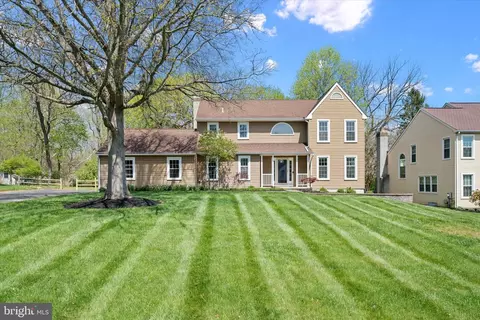 13 Deer Path Ln, Newark, DE 19711