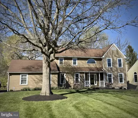 13 Deer Path Ln, Newark, DE 19711