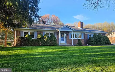 90 Canzonet Dr, Newark, DE 19702