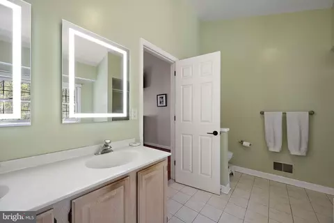 Bath - 418 Vanier Dr, Newark, DE 19711 photo 2 of 3