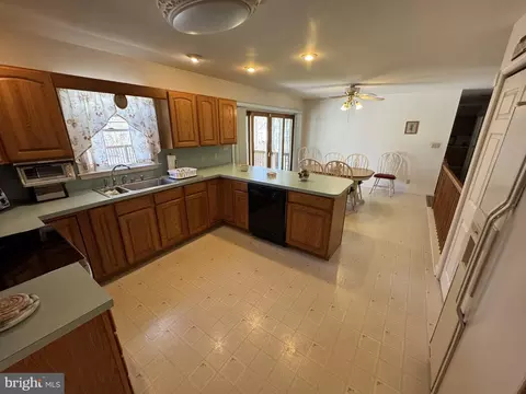 Kitchen - 174 Pine Tree Rd, Townsend, DE 19734 photo 3 of 6