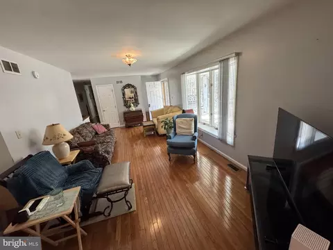Living - 174 Pine Tree Rd, Townsend, DE 19734 photo 1 of 2