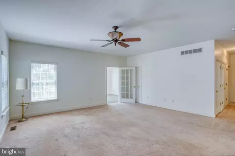 Living - 29 Devalinder Dr, Newark, DE 19702 photo 1 of 3