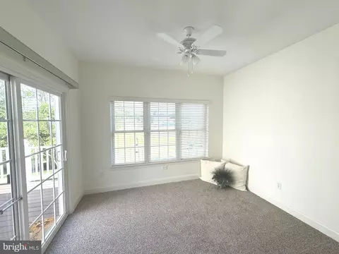 Living - 29 Devalinder Dr, Newark, DE 19702 photo 4 of 4