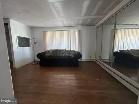Living - 15 Matthews Rd, Newark, DE 19713 photo 2 of 2