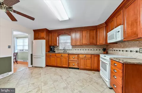 Kitchen - 18 Kimmie Ct, Bear, DE 19701 photo 2 of 2