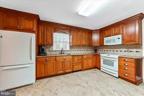 Kitchen - 18 Kimmie Ct, Bear, DE 19701 photo 1 of 2