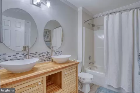 Bath - 105 Pegasus Ct, Bear, DE 19701 photo 3 of 5