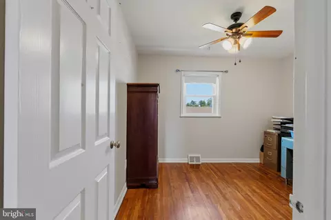Entry Way - 10 Darwin Rd, Newark, DE 19702 photo 5 of 7