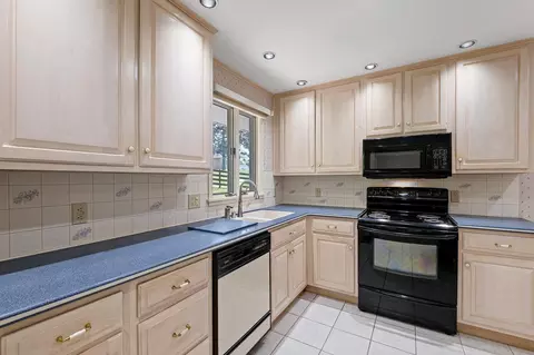 Kitchen - 300 Suffolk Dr, Bear, DE 19701 photo 2 of 3