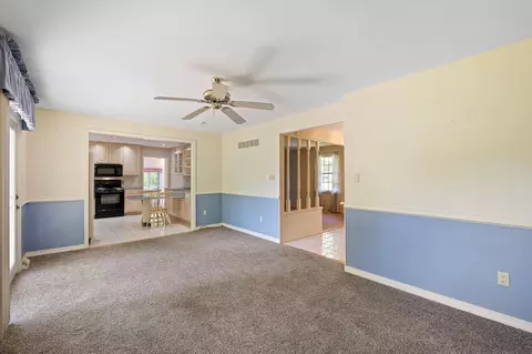 Living - 300 Suffolk Dr, Bear, DE 19701 photo 2 of 3
