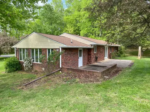 Exterior - 300 Suffolk Dr, Bear, DE 19701 photo 6 of 9