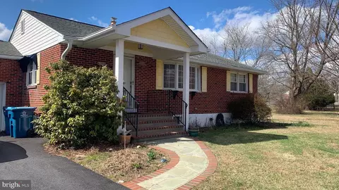 204 Admiral Dr, Wilmington, DE 19804