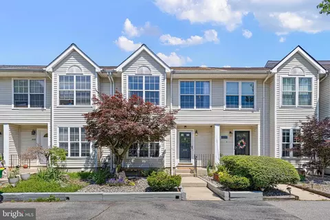 606 Benham Ct, Newark, DE 19711