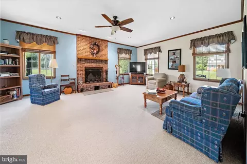 Living - 703 Spinnaker St, Middletown, DE 19709 photo 1 of 3