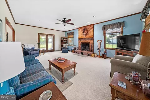 Living - 703 Spinnaker St, Middletown, DE 19709 photo 3 of 3