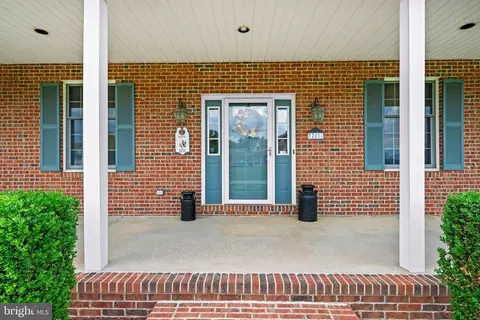 Exterior - 703 Spinnaker St, Middletown, DE 19709 photo 2 of 12