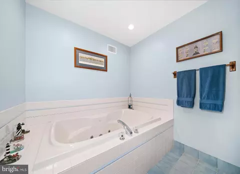 Bath - 703 Spinnaker St, Middletown, DE 19709 photo 2 of 6