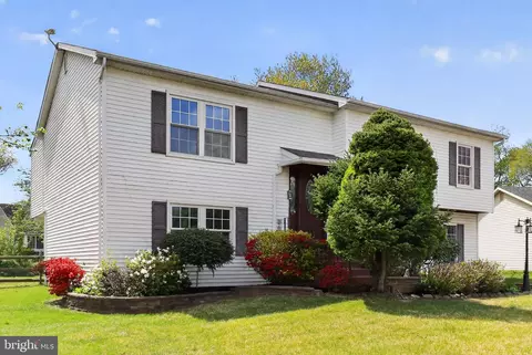 Exterior - 52 Castle Run Dr, Bear, DE 19701 photo 2 of 5