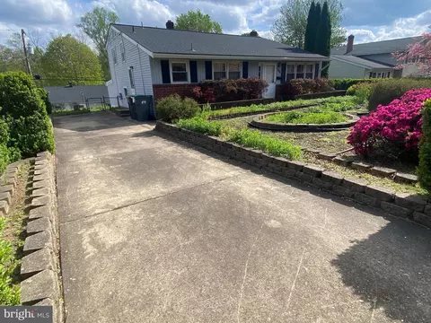 2104 Wildwood Dr, Wilmington, DE 19805