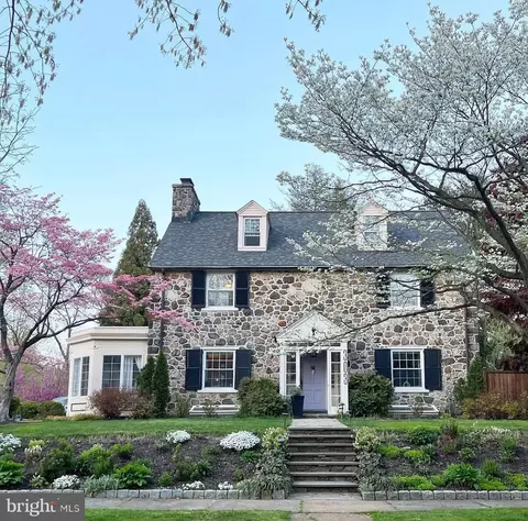 303 Hawthorne Dr, Wilmington, DE 19802