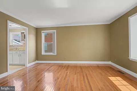 Living - 607 5th St, Newark, DE 19711 photo 1 of 5