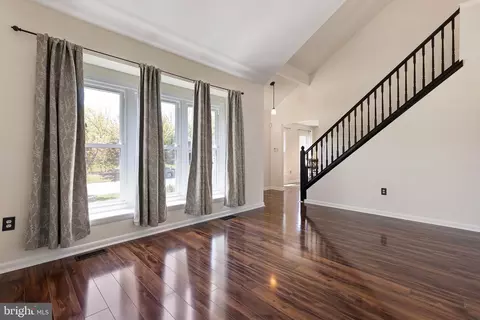 Living - 10 Buchanan Cir, Newark, DE 19702 photo 1 of 2