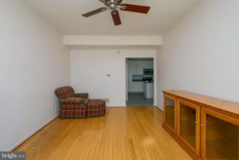 Living - 467 Sweetman Dr, Bear, DE 19701 photo 2 of 6