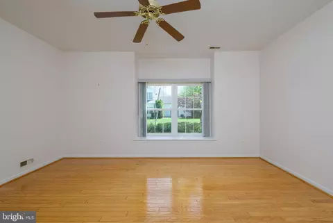 Living - 467 Sweetman Dr, Bear, DE 19701 photo 4 of 6