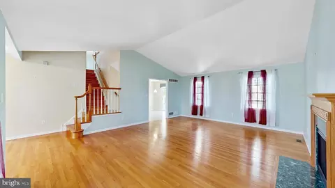 Living - 116 Greenbrier Dr, Bear, DE 19701 photo 4 of 4