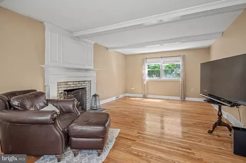 Living - 20 Vassar Dr, Newark, DE 19711 photo 1 of 5