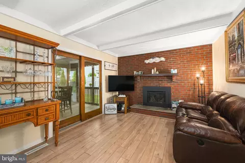 Living - 116 Navaho Ct, Newark, DE 19702 photo 1 of 1