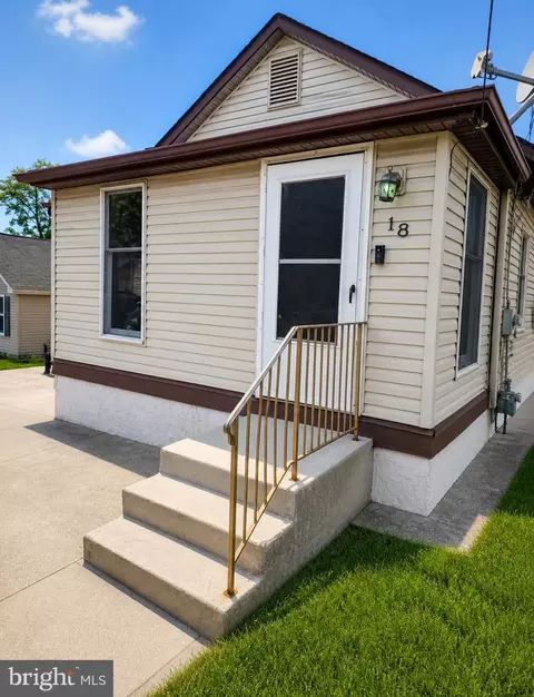 18 Newport Ave, New Castle, DE 19720