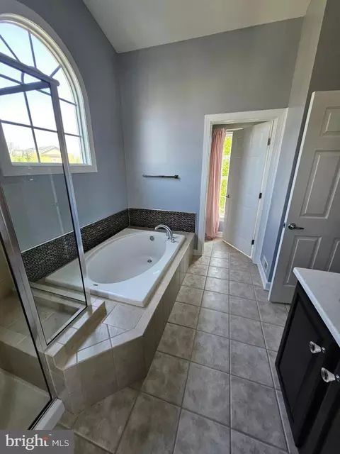 Bath - 14 Meridian Blvd, Bear, DE 19701 photo 3 of 4