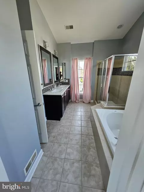 Bath - 14 Meridian Blvd, Bear, DE 19701 photo 2 of 4