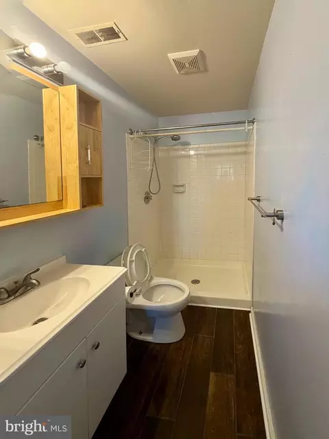 Bath - 226 Cheyenne Dr, Bear, DE 19701 photo 2 of 3