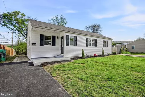 102 Robinson Dr, New Castle, DE 19720