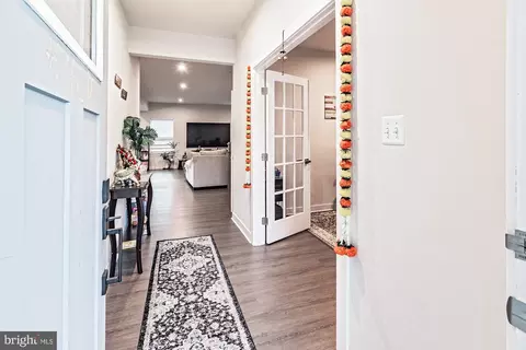Entry Way - 604 Longleaf Dr, Newark, DE 19702 photo 1 of 5
