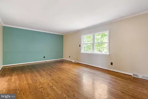 Living - 116 Dorothy Dr, Bear, DE 19701 photo 3 of 5