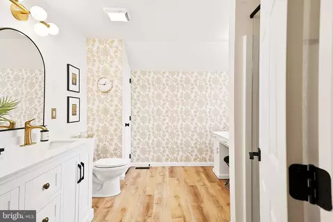 Bath - 121 Glencoe Ct, Newark, DE 19702 photo 2 of 4