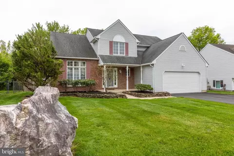 215 E Flagstone Dr, Newark, DE 19702