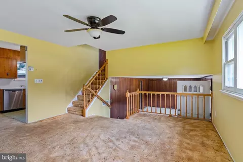 Living - 723 S Harmony Rd, Newark, DE 19713 photo 2 of 4