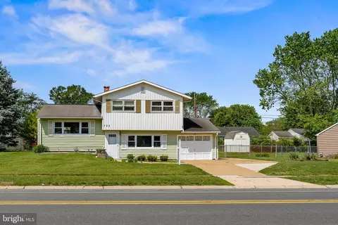 Exterior - 723 S Harmony Rd, Newark, DE 19713 photo 2 of 5