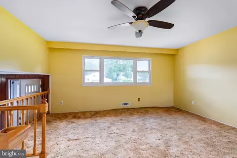 Living - 723 S Harmony Rd, Newark, DE 19713 photo 1 of 4