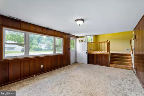 Living - 723 S Harmony Rd, Newark, DE 19713 photo 4 of 4