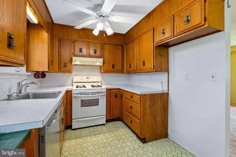 Kitchen - 723 S Harmony Rd, Newark, DE 19713 photo 2 of 2