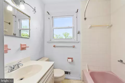 Bath - 723 S Harmony Rd, Newark, DE 19713 photo 1 of 1