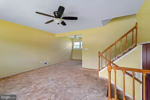 Living - 723 S Harmony Rd, Newark, DE 19713 photo 3 of 4